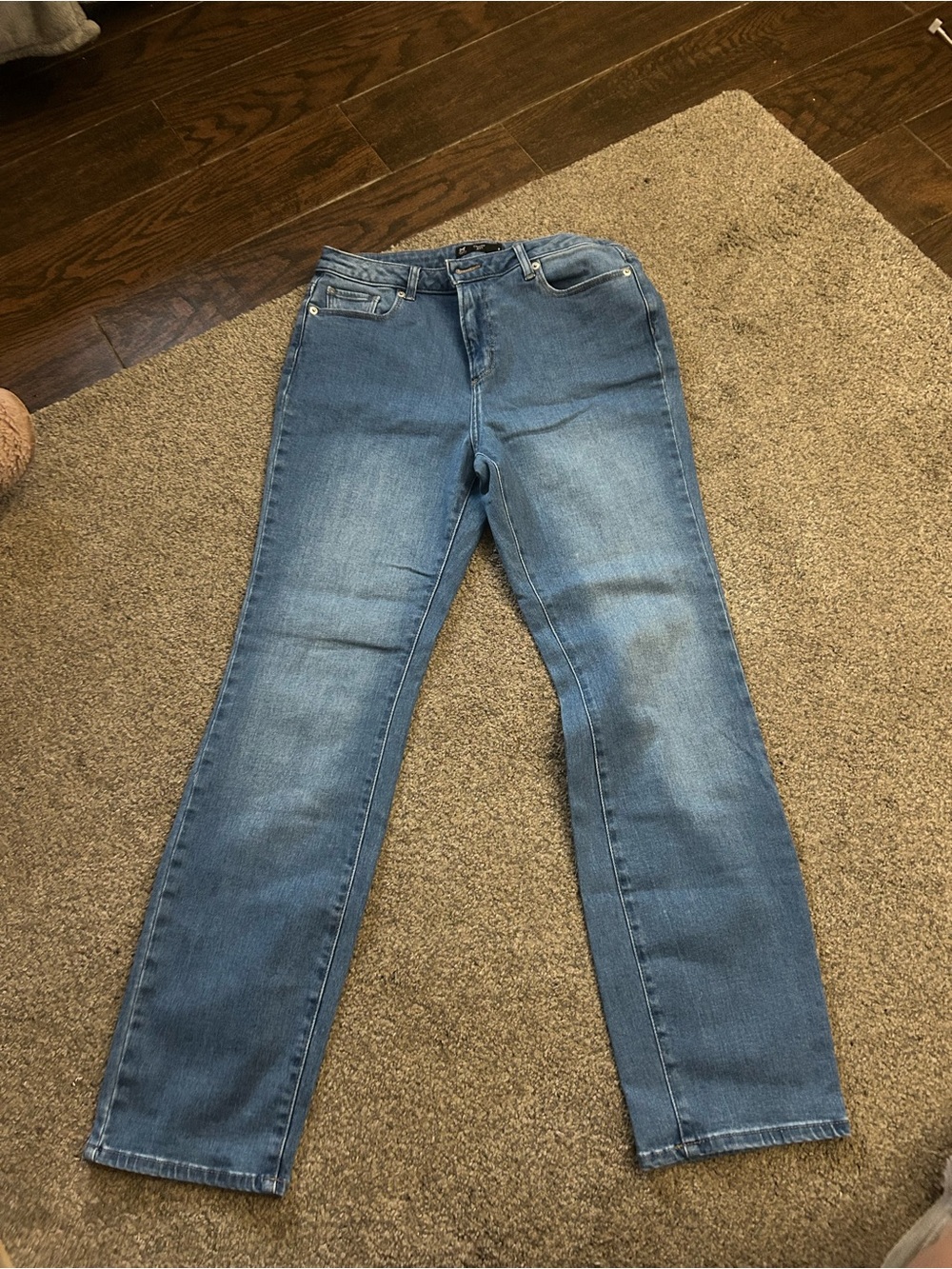 Straight-Leg Women’s Jeans in Medium Blue Denim